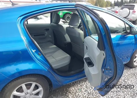 2013 Toyota Prius C Four из США, поврежденный, VIN JTDKDTB38D1058363